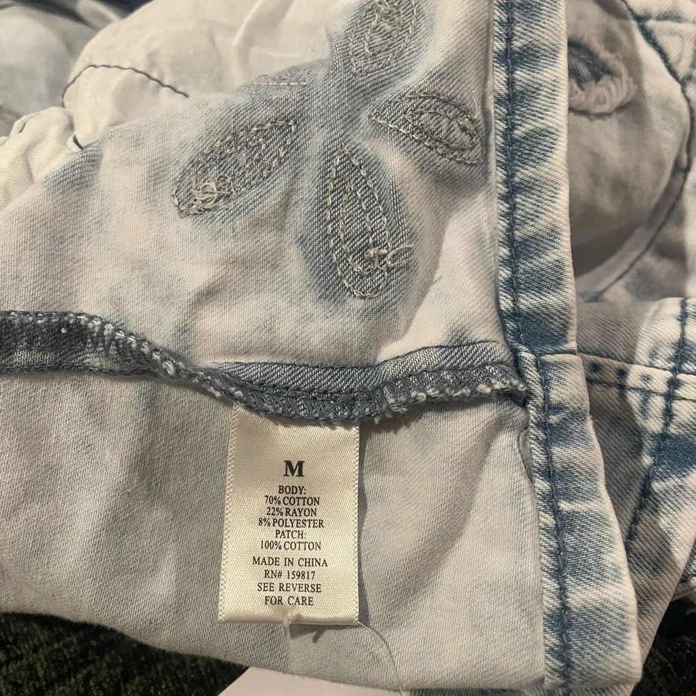 NWT Altar'd State Light Blue washed Denim Vest size M - Picture 7 of 11